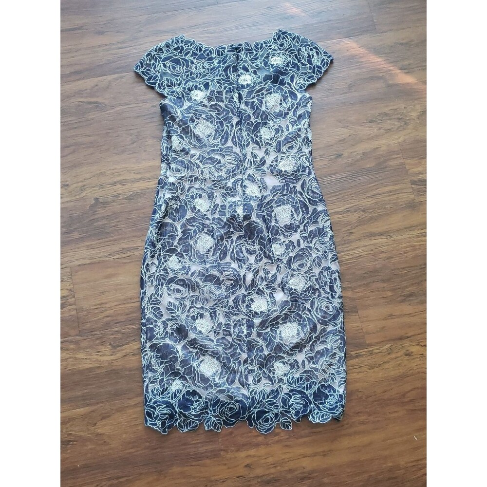 Tadashi Shoji Navy Cream Floral Lace Dress Size 6P Romantic Feminine Trendy - Picture 7 of 8